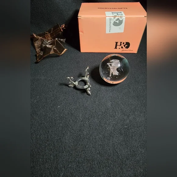 Crystal Cat Sphere with Stand - Picture 4 of 7